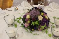 Tischdeko mit Blumenkugel